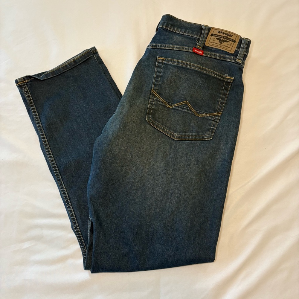 Wrangler Men's Classic Athletic Fit Straight Jeans 36x30